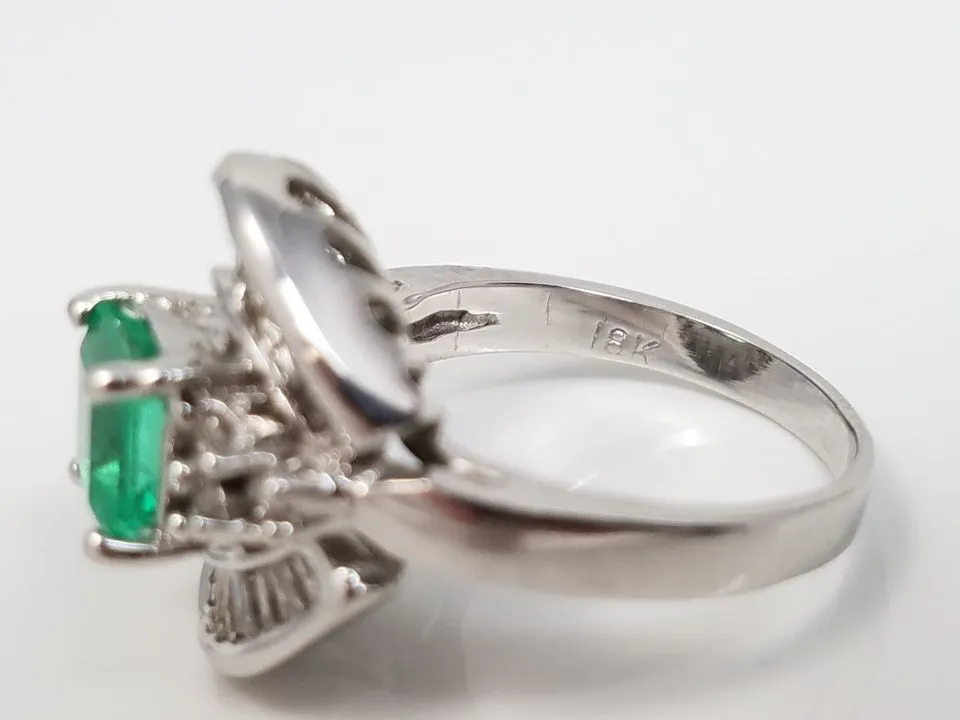 Elegant 18k White Gold Natural Emerald Diamond Ring