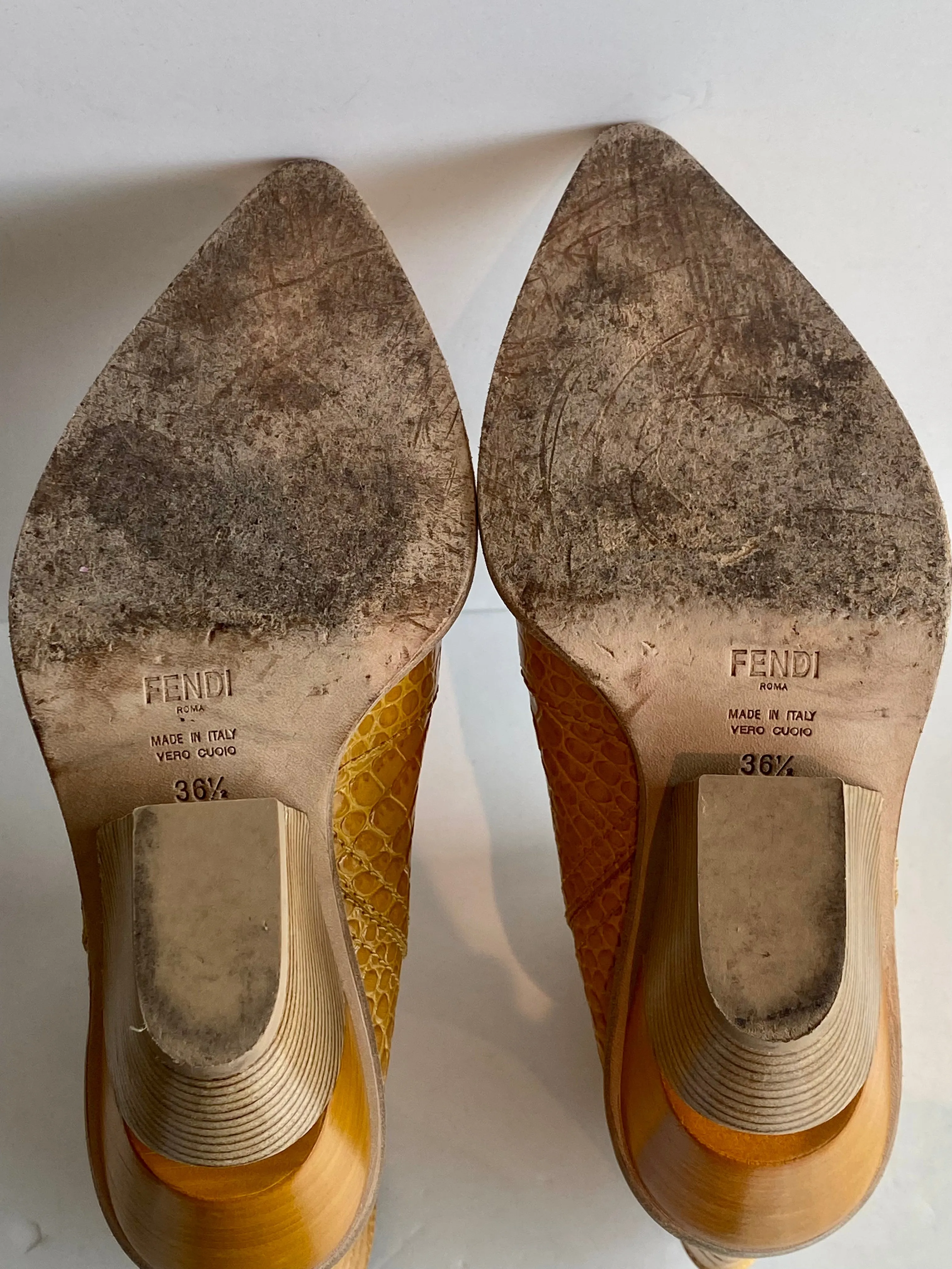 Sure! Heres an optimized title for the e-commerce product:

Luxury Western-Inspired Fendi Cowboy Leather Boots for Men and Women