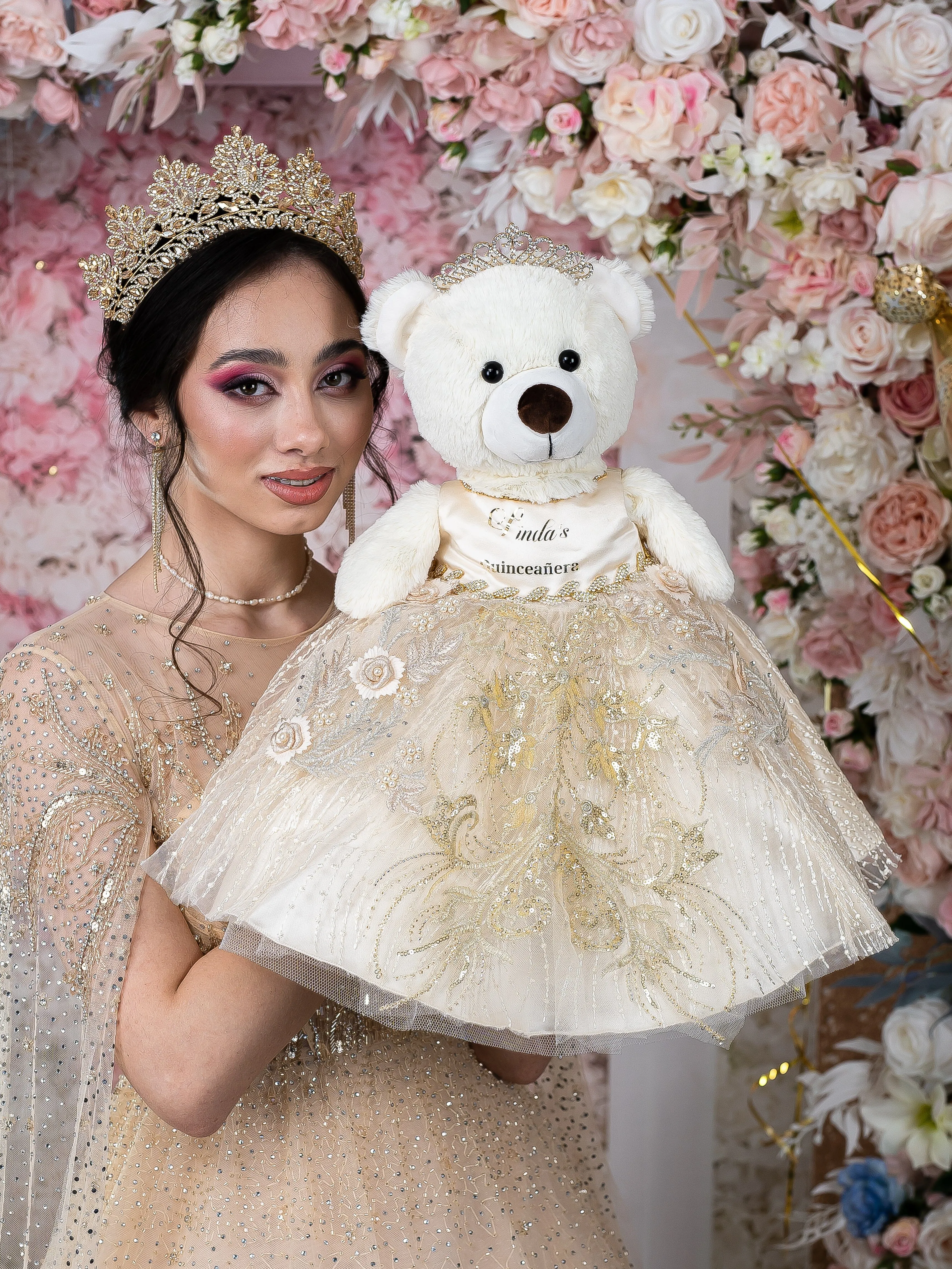 Gold quinceanera guest book with pen