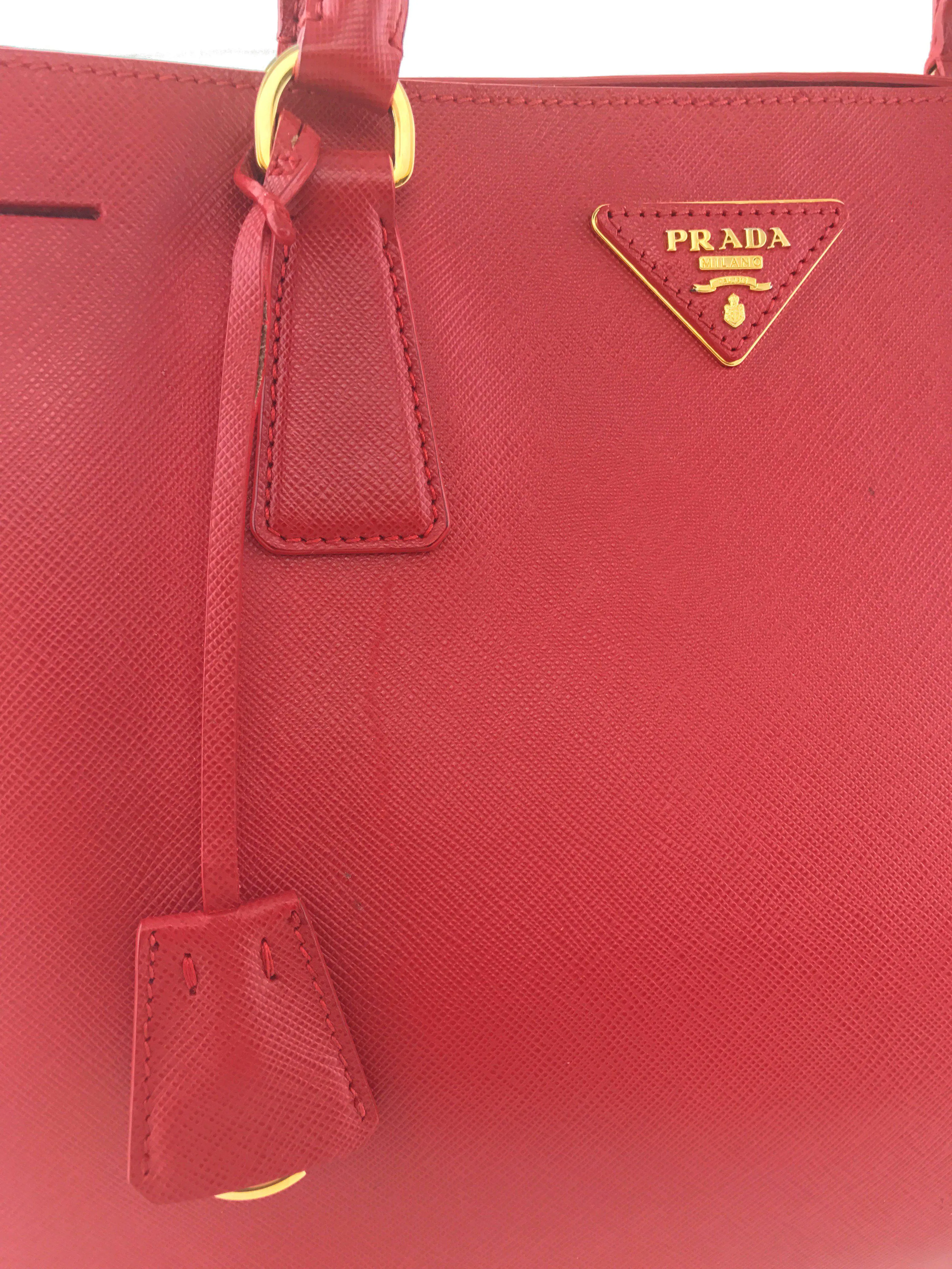 Prada Saffiano Lux Large Tote Bag optimized for e-commerce with modifiers would be:

Prada Large Saffiano Lux Leather Tote Bag - Elegant Designer Handbag

This title includes materials and style, enhancing searchability and appeal.