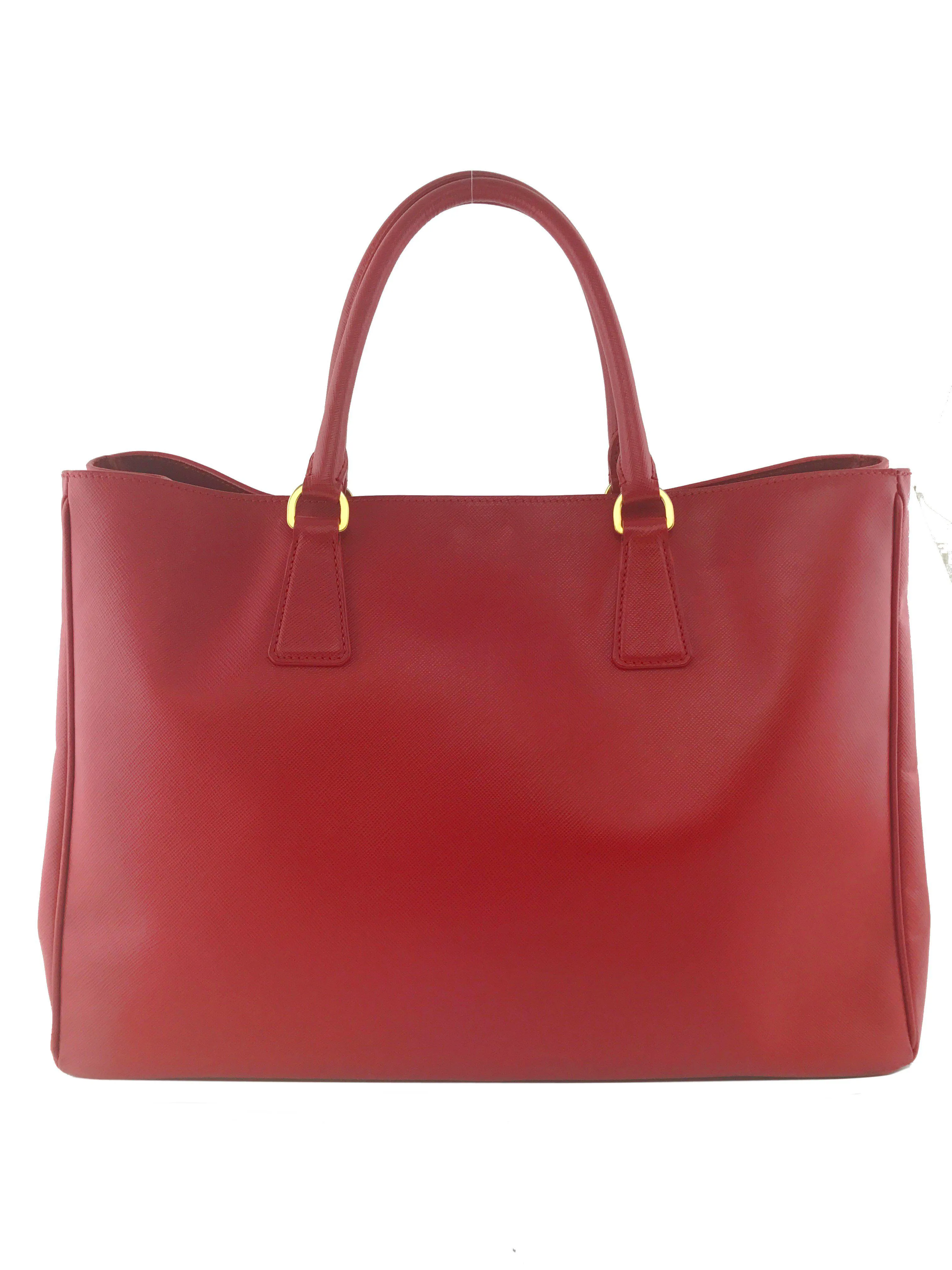Prada Saffiano Lux Large Tote Bag optimized for e-commerce with modifiers would be:

Prada Large Saffiano Lux Leather Tote Bag - Elegant Designer Handbag

This title includes materials and style, enhancing searchability and appeal.