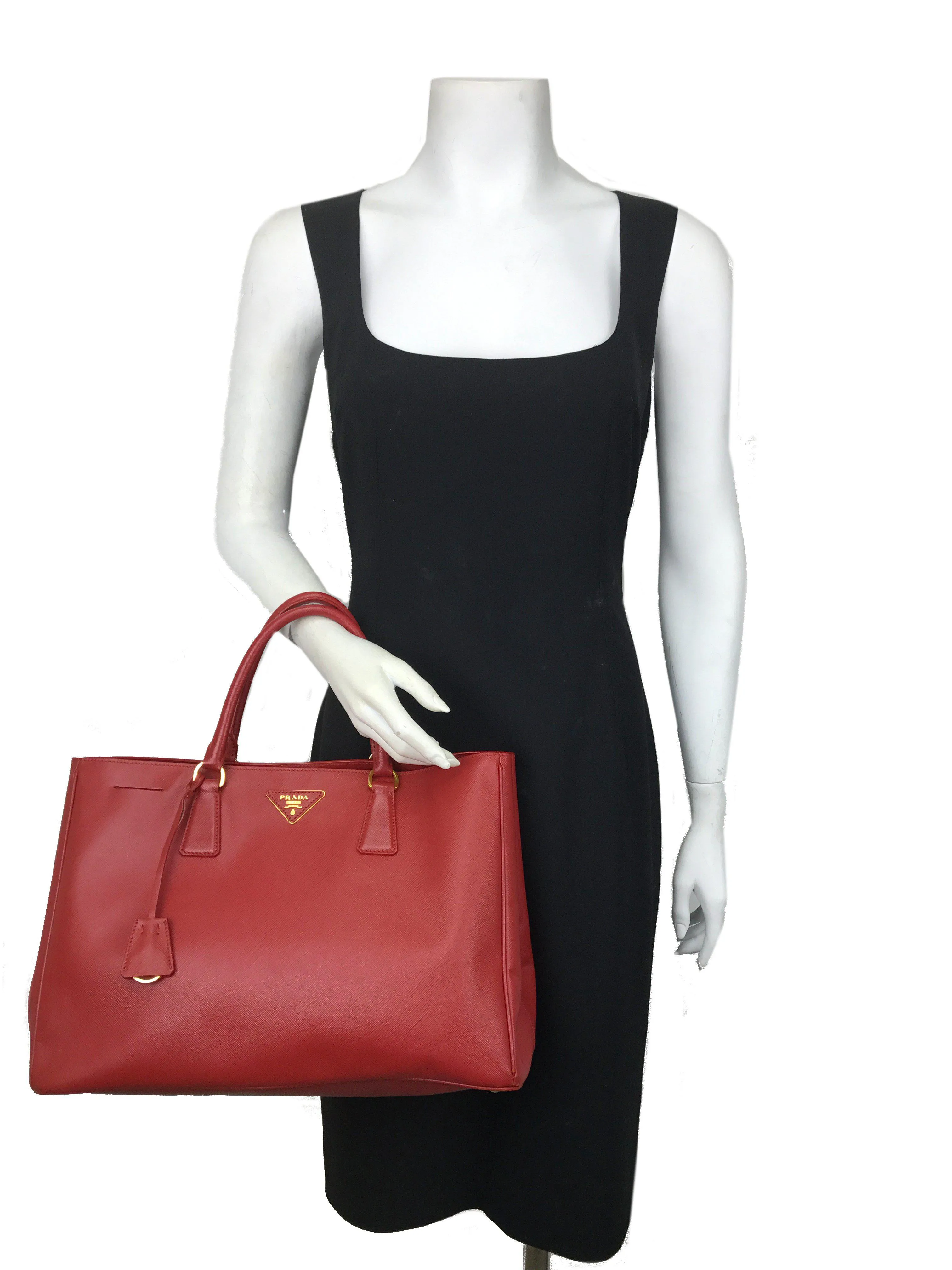 Prada Saffiano Lux Large Tote Bag optimized for e-commerce with modifiers would be:

Prada Large Saffiano Lux Leather Tote Bag - Elegant Designer Handbag

This title includes materials and style, enhancing searchability and appeal.