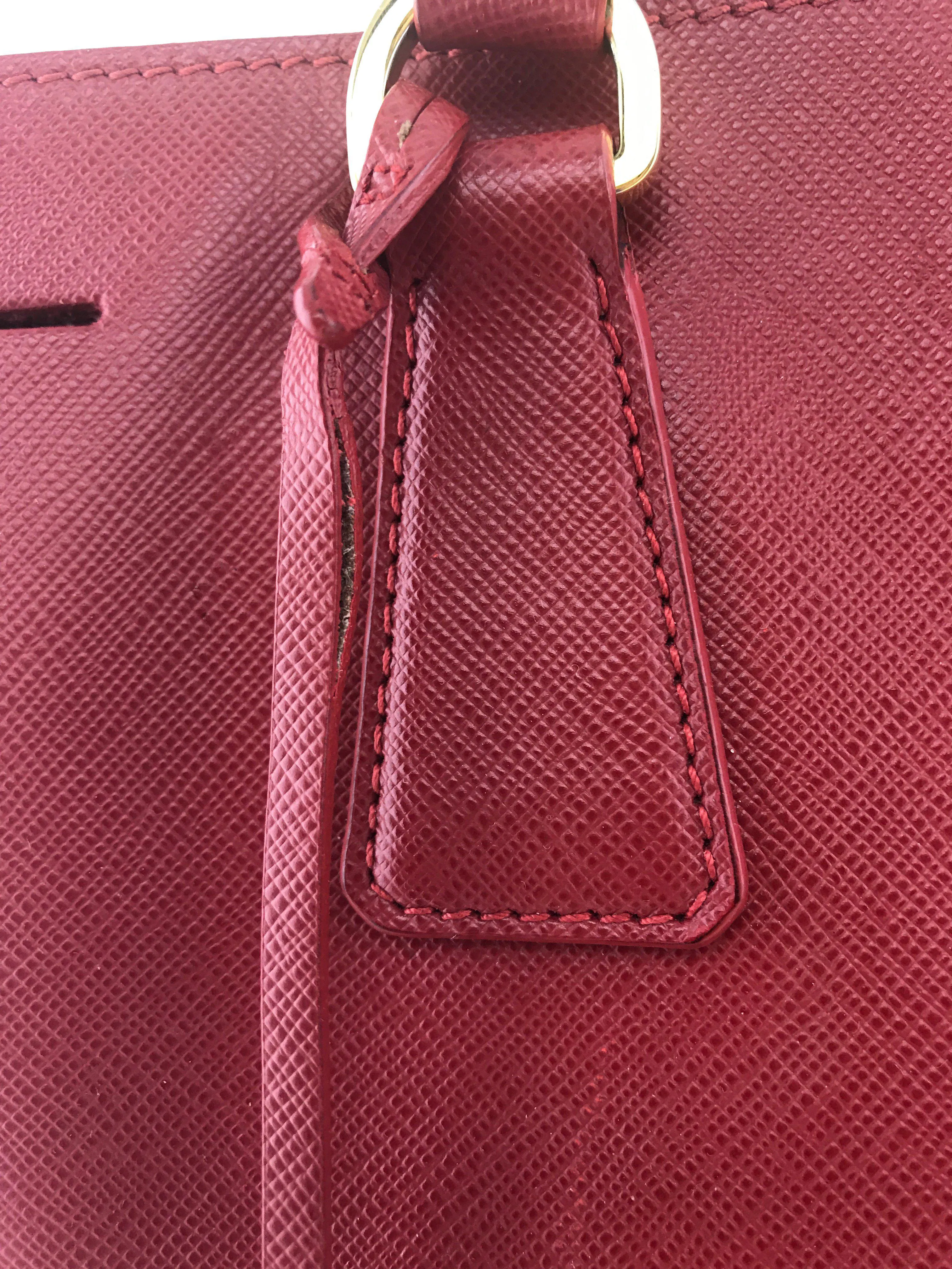 Prada Saffiano Lux Large Tote Bag optimized for e-commerce with modifiers would be:

Prada Large Saffiano Lux Leather Tote Bag - Elegant Designer Handbag

This title includes materials and style, enhancing searchability and appeal.