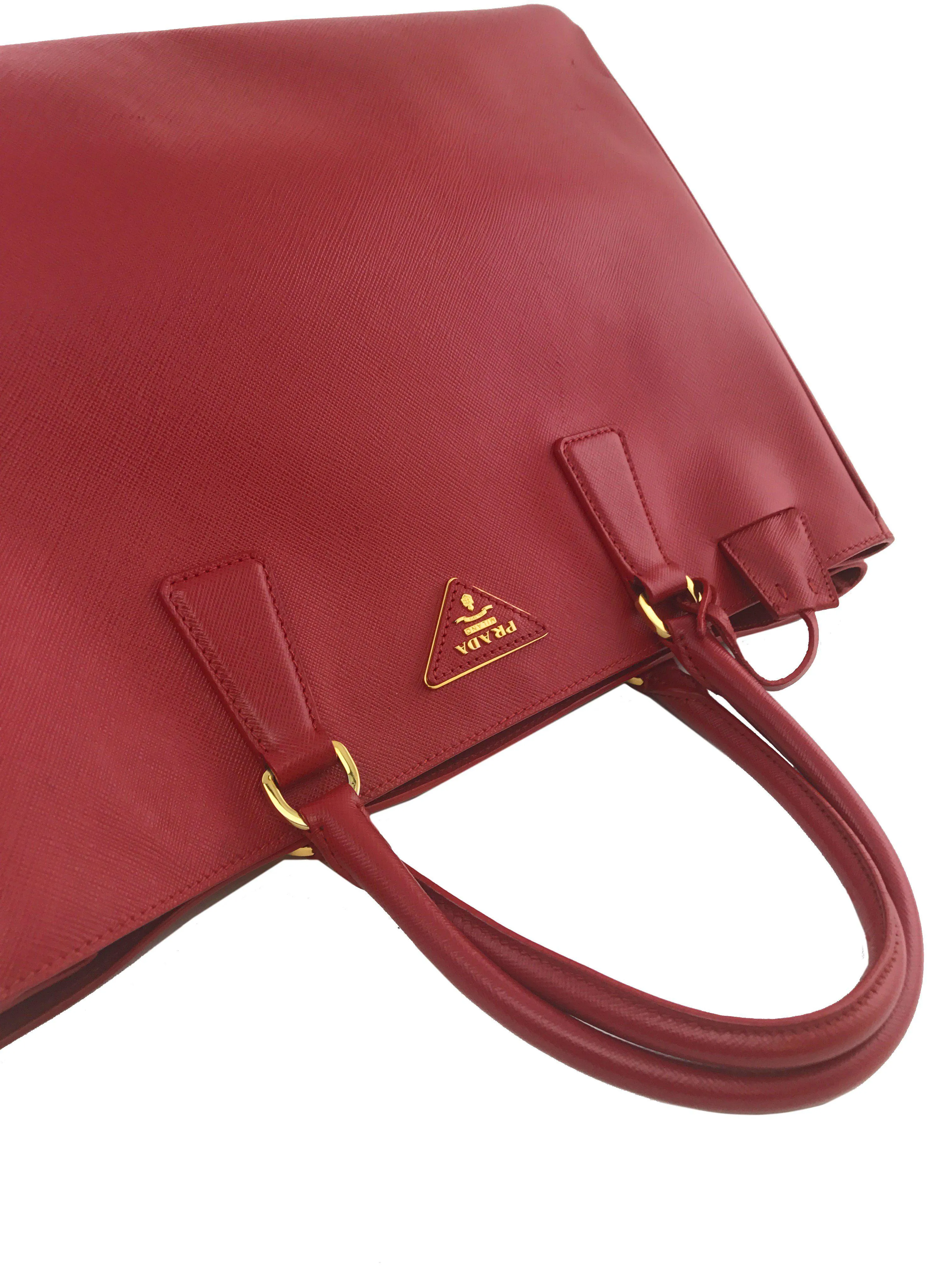 Prada Saffiano Lux Large Tote Bag optimized for e-commerce with modifiers would be:

Prada Large Saffiano Lux Leather Tote Bag - Elegant Designer Handbag

This title includes materials and style, enhancing searchability and appeal.