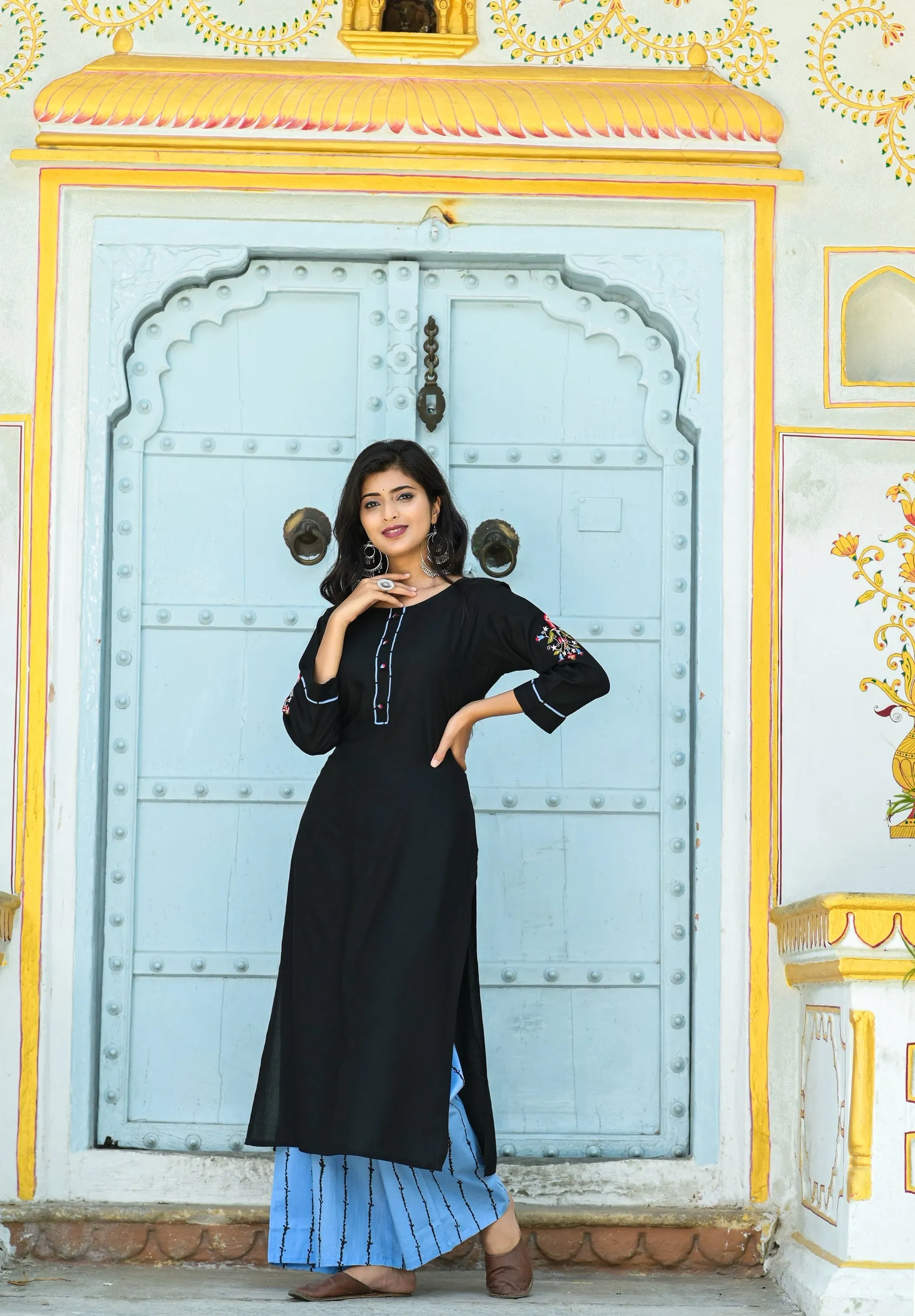 Women Black Solid Kurta Set